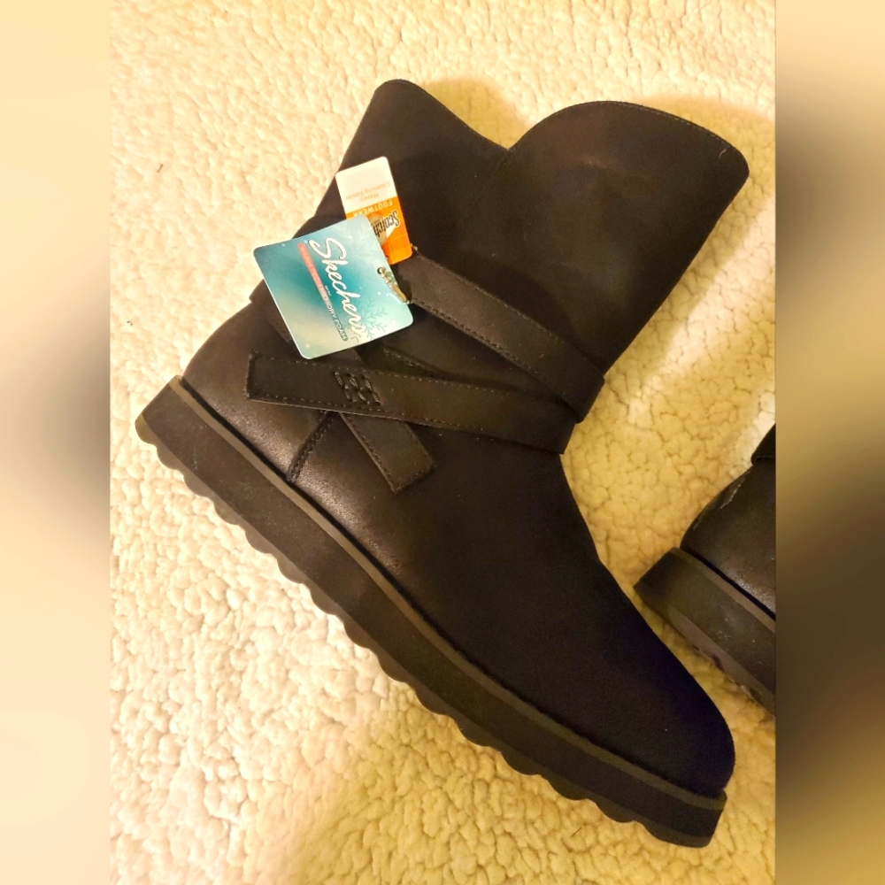 NWT SKETCHERS SEUDE & MEMORY FOAM size 10